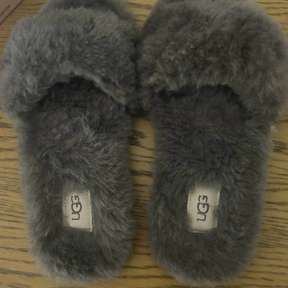 New authentic UGG fluff slippers II. Sz 9 - Picture 3 of 10